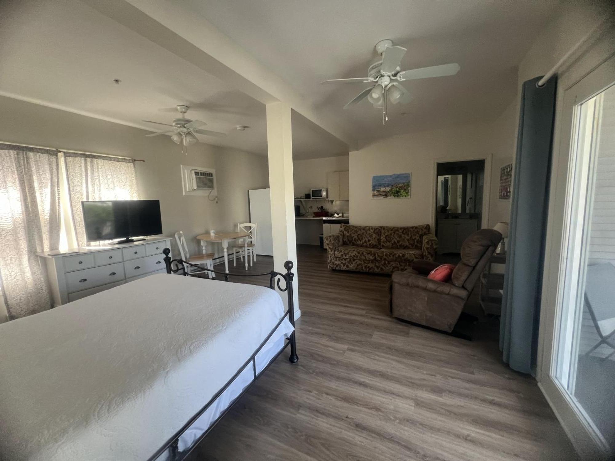 Lynwood Inn 2*