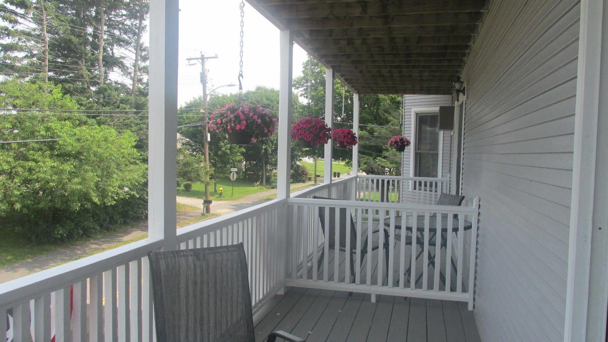 Lynwood Inn